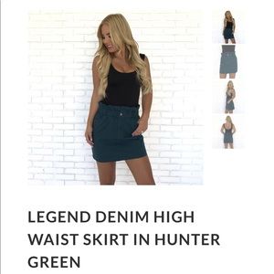 Dainty hooligan skirt in dark forest green